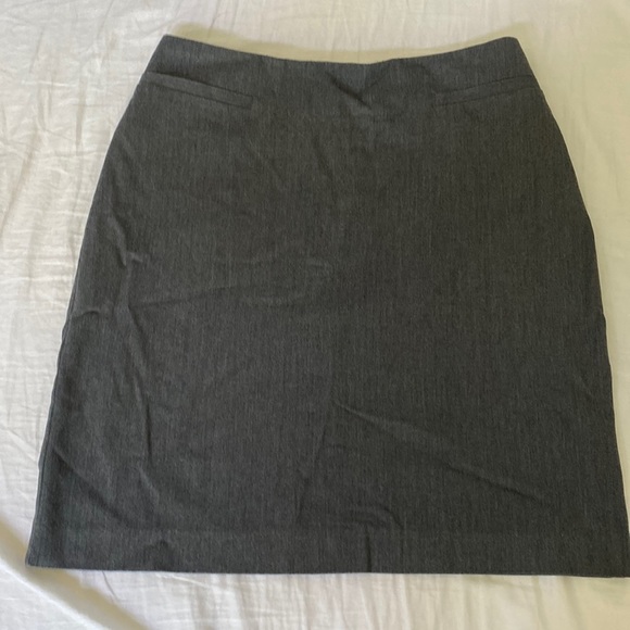 The Limited woman’s gray stretch pencil skirt size 4 - Picture 1 of 8